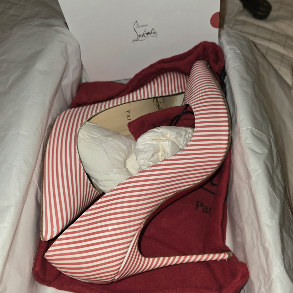 Christian Louboutin - Picture 6 of 10